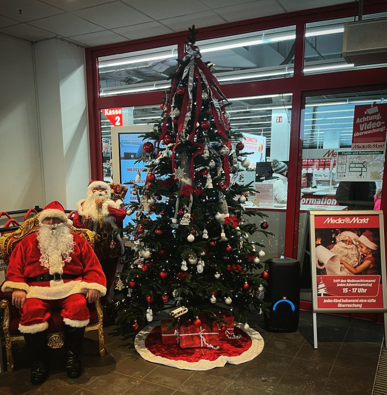 Read more about the article Media Markt Goslar bekommt Besuch vom Weihnachtsmann